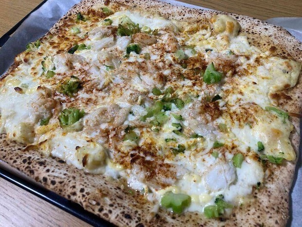 コストコのピザがリニューアル!四角くなって家庭向けに⁉新作カニピザも実食レビュー