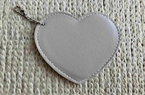 100均アイテムを組み合わせて外出先でもサッとミラーが取り出せる！マニアがおすすめするお出かけの必需品