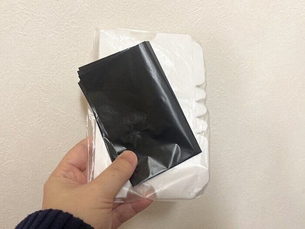 【ダイソー】「考えた人天才！」片手で簡単に扱える女性も使いやすい携帯用簡易トイレ