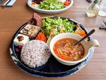 【ハレテル】泊まれるコーヒー屋さん！糀と旬の野菜を活かしたランチ｜島根県益田市