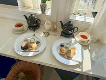 【galerie vivienne】気分は英国？白基調おしゃれアンティークカフェ｜松江市