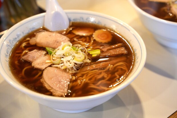 【春こま食堂】コク深い秘伝スープが絶品!名店のご当地ラーメン|福島県郡山市