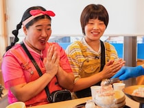 ガンバレルーヤが鳥取で衝撃の「カニ山盛り丼」を発見！盛大な掛け声とともに、カニを盛る勢いが止まらない！｜鳥取県北栄町