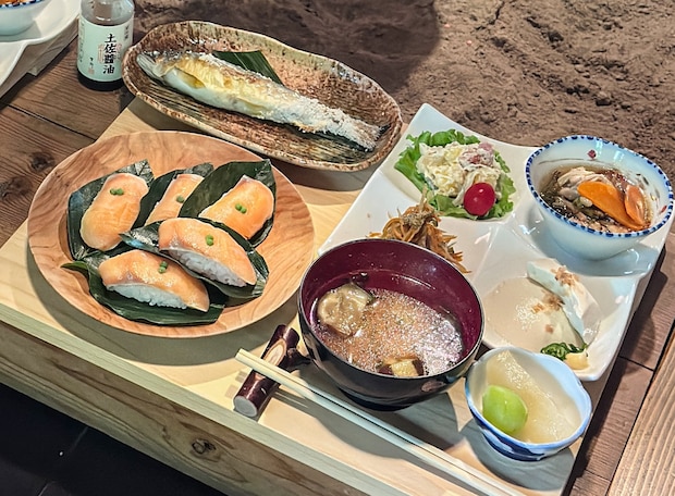 紅葉のシーズンもおすすめ！静かな山奥の集落に、ひっそりと佇む古民家カフェ。｜鳥取県智頭町