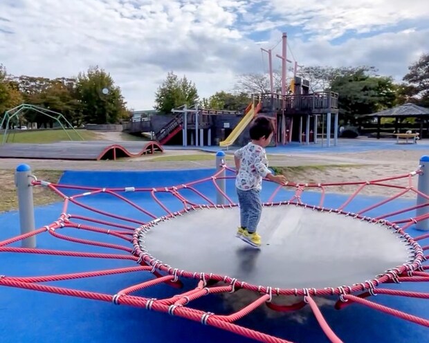 遊具もリニューアル！米子市民の遊び場、広～い芝生の大きな「弓ヶ浜公園」｜鳥取県米子市