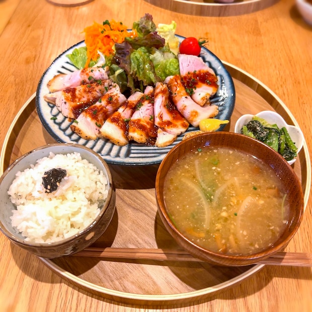 【新店】てまひまかけた、丁寧なお昼ごはんを。副菜や具沢山なお味噌汁もおいしい定食ランチのお店|鳥取市