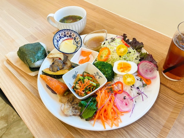 【COMETE(コメテ)】農家が営むお米と野菜が主役のカフェ。新鮮な野菜がたっぷり盛られたヘルシーランチ|兵庫県香美町