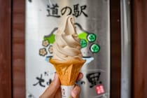 紅茶の産地で見つけた濃厚ミルクティーソフト。道の駅で人気のご当地スイーツ｜鳥取県大山町