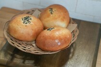 パン好き店主の「好きなパン」をお届け。毎日食べたくなる優しいパンが並ぶ、港町の小さなパン屋さん｜鳥取県湯梨浜町