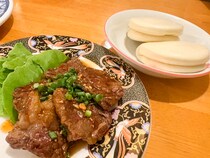 クセになる味の料理が並ぶ異国情緒あふれる居酒屋。お酒の種類も豊富で、一人でも大勢でも楽しめるお店！｜米子市