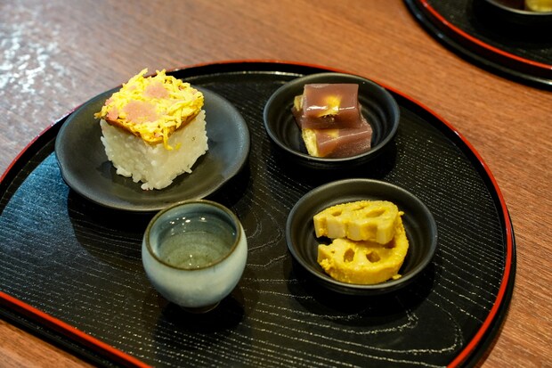 岩国名物グルメと地酒の試食が100円でできる！観光のスタートや休憩にもおすすめの案内所「松がね」｜山口県岩国市