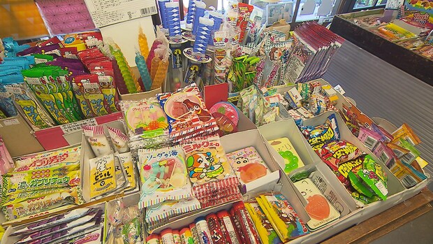 懐かしのお菓子がずらり！大人も子どもも楽しい、昔懐かしい駄菓子屋さん｜若桜町