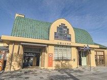 【出雲大社前駅】レトロな車両や可愛いグッズに出会える、築90余年の洋風建築｜出雲市