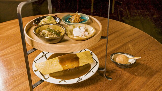 【たくみ珈琲店】地元野菜の小鉢並ぶランチ。器も楽しい民芸カフェ｜鳥取市