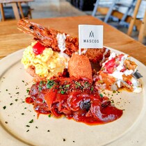 【MASCOS BAR & DINING】ホテルで楽しむ地元野菜サラダバー付きランチ｜島根県益田市