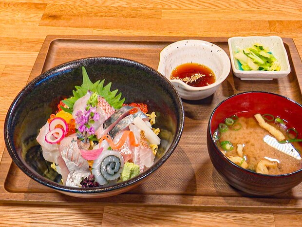 【なぎの木テラス】道の駅となりのレストラン＆お土産店。名物は一本釣りの海鮮丼！｜島根県江津市