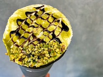 出雲大社参道沿いにある和クレープ専門店。冬季限定のチョコと抹茶を楽しむスイーツ！｜島根県出雲市