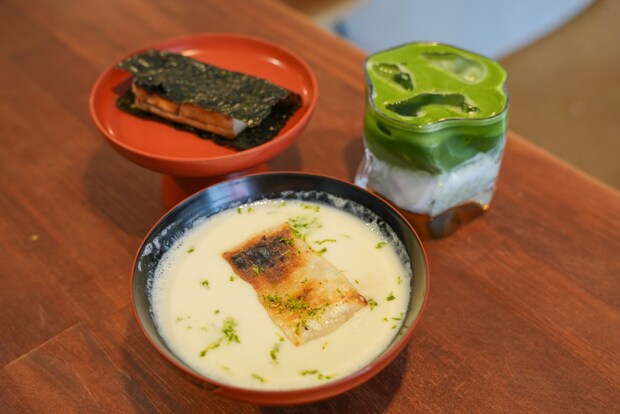 【ウルワシジャパニーズティー】日本茶専門のカフェとセレクトショップ。冬限定「白いおしるこ」が登場！｜鳥取県若桜町