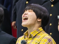 ガンバレルーヤまひるが母校で号泣！17年ぶりの校歌斉唱で中学生も一緒に大感動｜鳥取県大山町