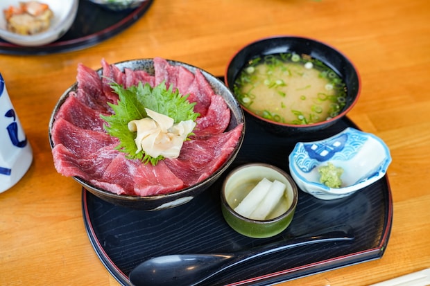 鳥取の海の幸を味わう海鮮丼！三代続く海鮮自慢の和食店。｜鳥取市