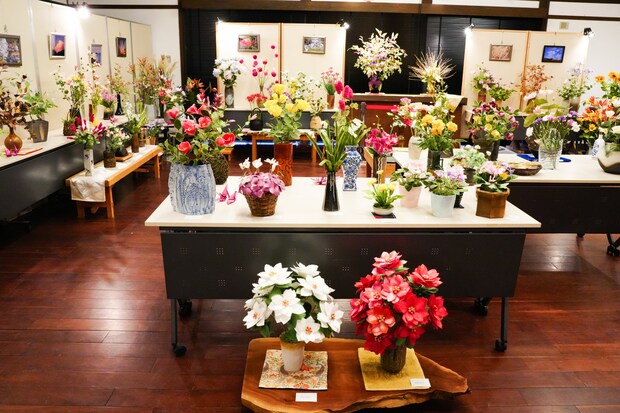 和紙で作る、まるでフワフワの花畑!鳥取の伝統和紙で作る「和紙の華展」が開催中|鳥取市