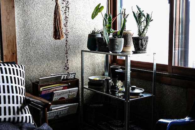 【IKEA】2000円の超リーズナブルなスチール棚「HYLLIS」。組み立てや強度…、使ってみた正直な感想。