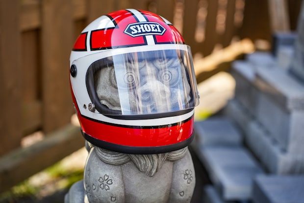 ヘルメットをかぶった狛犬が…！ライダーたちの交通安全を願うオートバイ神社のある道の駅｜鳥取県若桜町