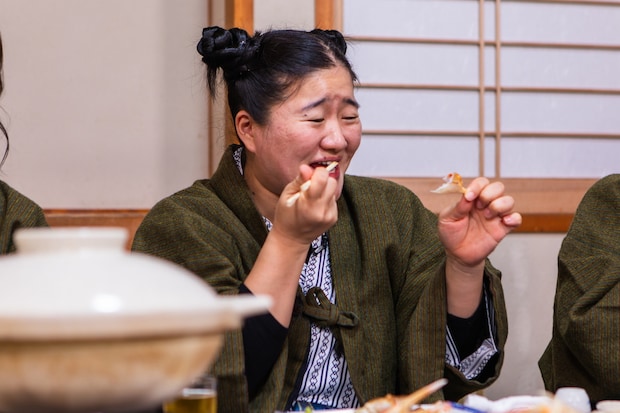 ガンバレルーヤが鳥取の絶品「かにスキ」に感動!著名人も訪れる宿の名物、具はカニと白菜のみの名物鍋|鳥取市