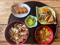 山陰の小京都で味わう、郷土料理と和食のお店。窓からはSLを眺めることも！｜島根県津和野町