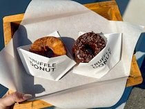 鳥取発、全国展開する生ドーナツ専門店に新食感ドーナツ登場！外はサクサク、中はモッチリな「フレイキードーナツ」とは？