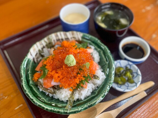 【さかな工房】旅行雑誌にも掲載された、地元で愛される人気店の海鮮丼！｜鳥取県境港市