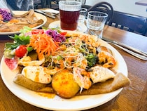 ゆったりと過ごすご褒美ランチ。出雲で味わうビストロ仕込みの本格ガレット｜出雲市