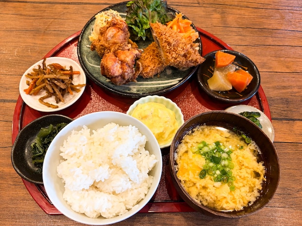 ボリュームも彩りも大満足。世代を超え、新しい形で愛される定食屋｜出雲市平田町