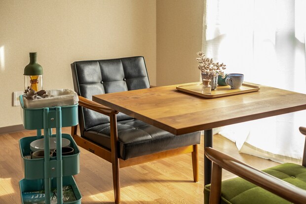 原因は「乾燥」。木のテーブルが最も疲弊している今こそ、春を迎えるお手入れをしませんか？