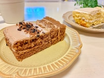 人気すぎて入手困難！？スーパーで見つけた、コスパ抜群切り落としケーキ！