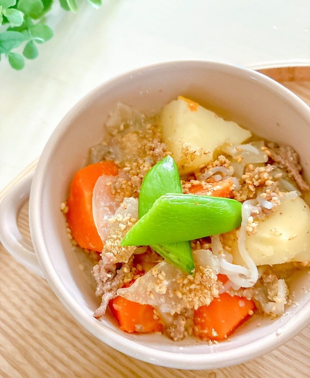 ほっこりやさしい味に！簡単＆醤油を使わない「ごまみそ」肉じゃが♪