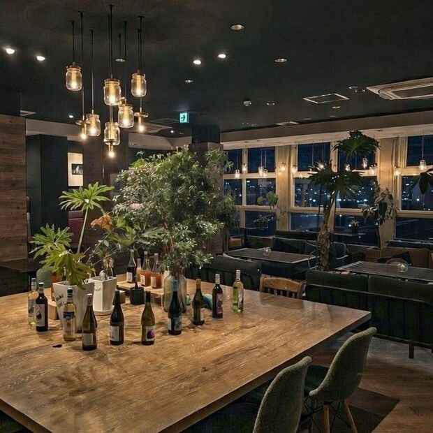食堂 FRUNK 店内