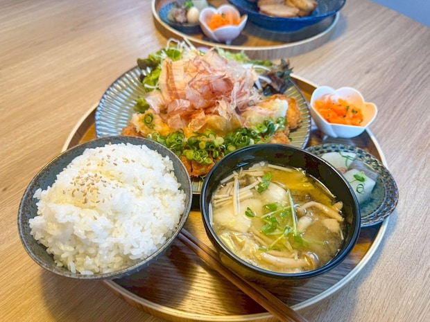 行列ができる理由に納得。鳥取市〈てまひま〉で味わう“ほっとするごはん”