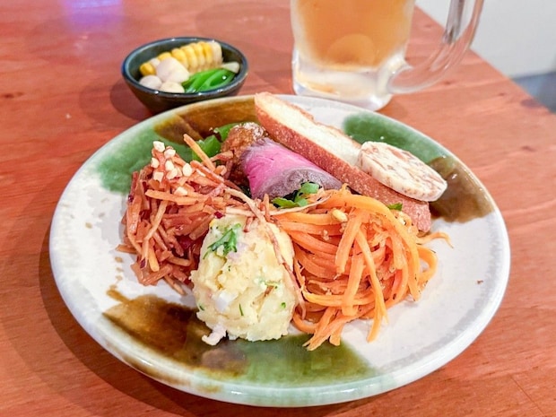 【松江駅近く】何を食べても大当たりな創作居酒屋。ご当地ドレッシング「ハレドレ」かけ放題のサラダも｜松江市