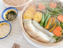 せいろに入れて蒸すだけ！野菜の甘さ倍増♪白身魚とたっぷりの野菜のせいろ蒸し