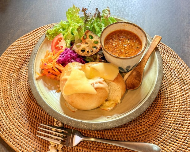 ニューオープン！長年の夫婦の夢を形に♪山あいの古民家カフェでこだわりベーグルやカレーを楽しんで♪｜伯耆町