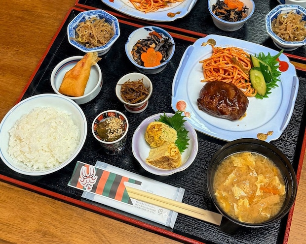 お手頃価格のボリューム満点ランチ♪特製ピザも魅力的な隠れ家的定食屋さん|鳥取県米子市