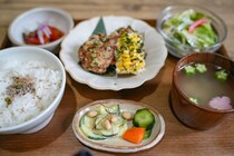 まるで秘密基地！おしゃれカフェで給食の先生が作る、栄養満点おばんざいランチ♪|島根県江津市