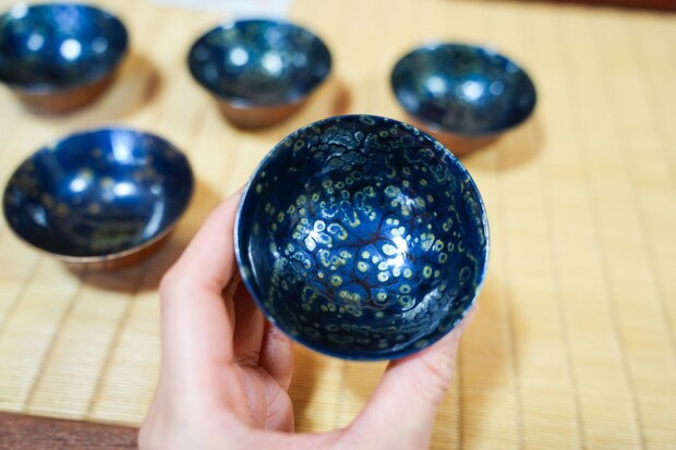 使うたびに美しさを増す。パッと目を引く宝石のような輝きの漆器。｜鳥取市