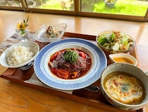 山間の古民家カフェで品数豊富な贅沢ランチを堪能。夏限定の濃厚抹茶のかき氷も絶品｜鳥取県若桜町