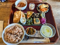 ほっと落ち着く古民家でいただく、身体にやさしい発酵ごはん｜八頭町