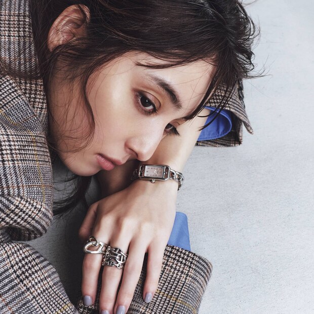 【佐々木希×エルメス】40代の日常に寄り添うシルバージュエリー&ウオッチを♡