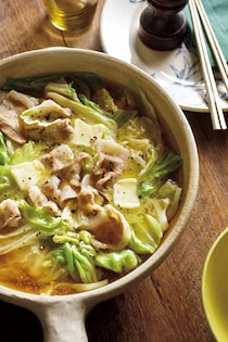 鍋の季節到来！ シメの雑炊まで絶品な「香ばし鶏と白菜のゆず鍋」「豚肉とキャベツのみそバター鍋」レシピ