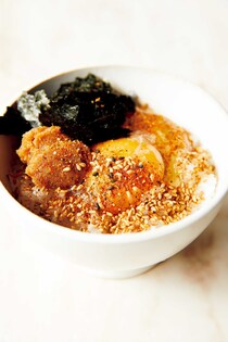 「のりごまみそ」「カルボナーラ風」美味しい【ワザありTKG（卵かけごはん）】レシピ3選