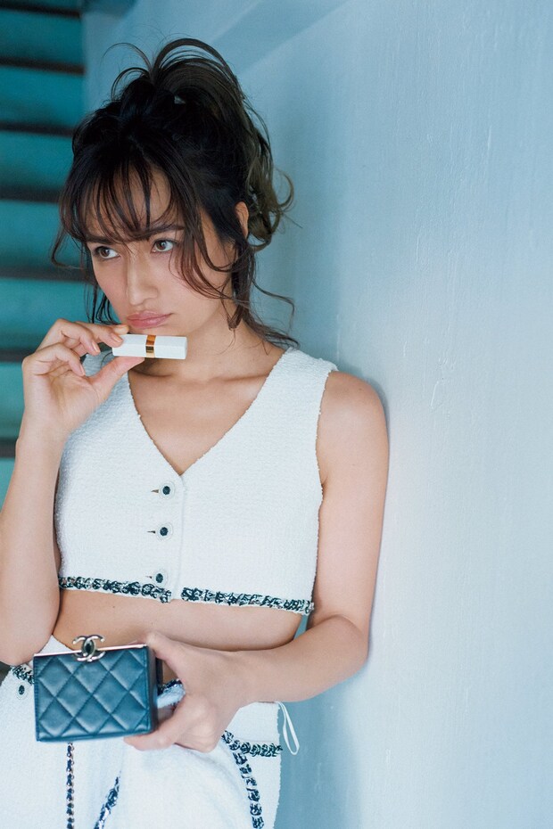 佐田真由美が纏う、春の色【シャネルの白】
